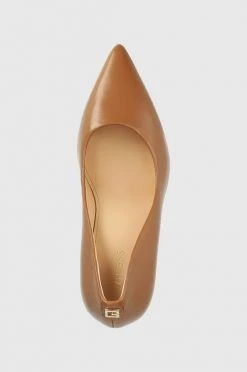 Γυναικεία Τακούνια Δερμάτινες γόβες Guess χρώμα: καφέ -Guess Κατάστημα unnamed file 1044