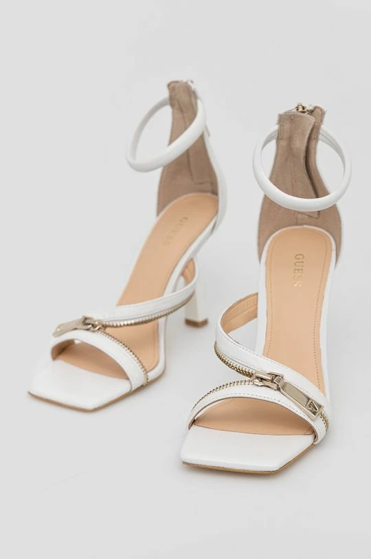 Γυναικεία Πέδιλα με τακούνι Δερμάτινα σανδάλια Guess Jeomie άσπρο 4 Γυναικεία Πέδιλα με τακούνι Δερμάτινα σανδάλια Guess Jeomie άσπρο - Image 2