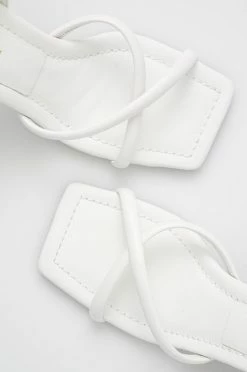 Γυναικεία Πέδιλα με τακούνι Δερμάτινα σανδάλια Guess Dezza άσπρο 9 Γυναικεία Πέδιλα με τακούνι Δερμάτινα σανδάλια Guess Dezza άσπρο -Guess Κατάστημα unnamed file 1948