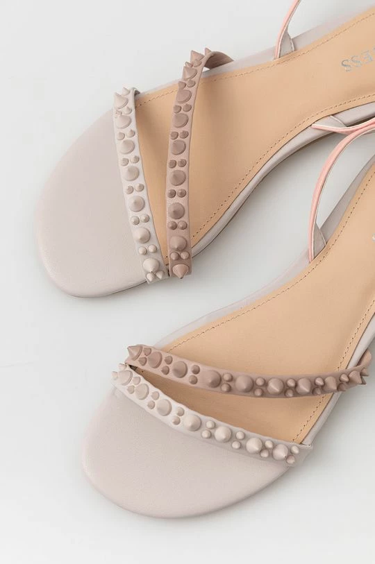 Γυναικεία Σανδάλια Guess Teagin χρώμα: μπεζ 6 Γυναικεία Σανδάλια Guess Teagin χρώμα: μπεζ - Image 4