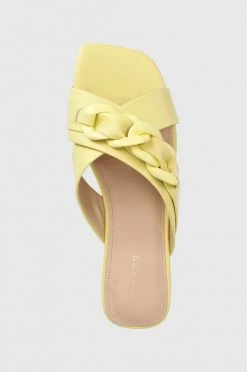 Γυναικεία Σαγιονάρες Δερμάτινες παντόφλες Guess Sameya χρώμα: κίτρινο -Guess Κατάστημα unnamed file 2137