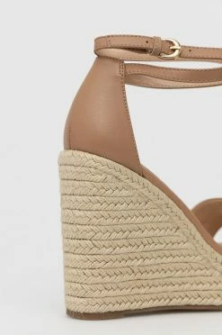 Γυναικεία Πέδιλα με τακούνι Δερμάτινα σανδάλια Guess Wendy μπεζ 8 Γυναικεία Πέδιλα με τακούνι Δερμάτινα σανδάλια Guess Wendy μπεζ -Guess Κατάστημα unnamed file 2141