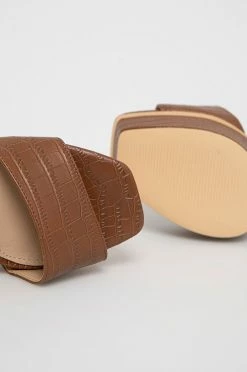 Γυναικεία Πέδιλα με τακούνι Guess - Σανδάλια καφέ -Guess Κατάστημα unnamed file 2429