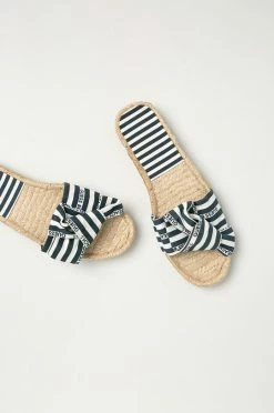 Γυναικεία Σαγιονάρες Παντόφλες Guess χρώμα: μαύρο -Guess Κατάστημα unnamed file 2488