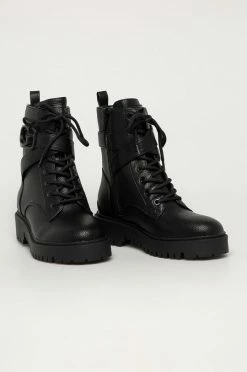 Γυναικεία Guess Jeans - Μποτάκια εργασίας μαύρο 6 Γυναικεία Guess Jeans - Μποτάκια εργασίας μαύρο -Guess Κατάστημα unnamed file 961