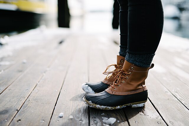 Guess Κατάστημα -Guess Κατάστημα Wearing boots on the pier Unsplash