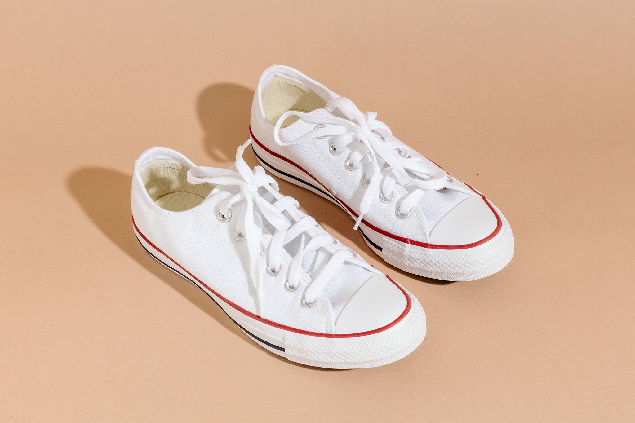 Guess Κατάστημα -Guess Κατάστημα whitesneakers 2048px 4180